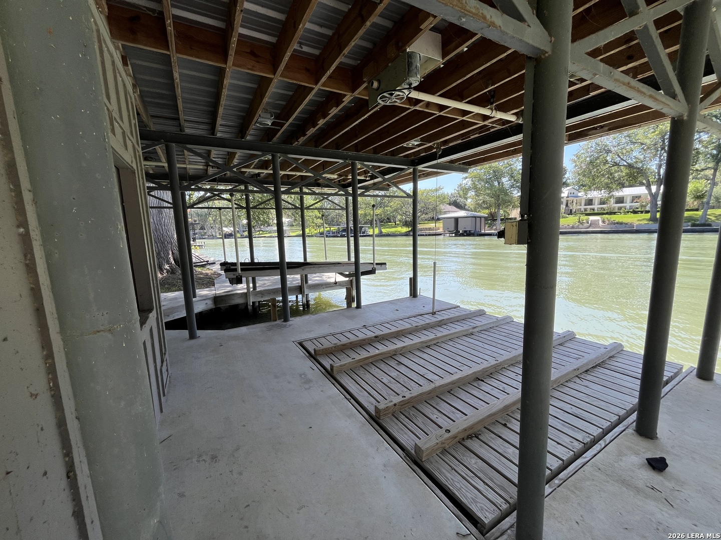 main property photo 13