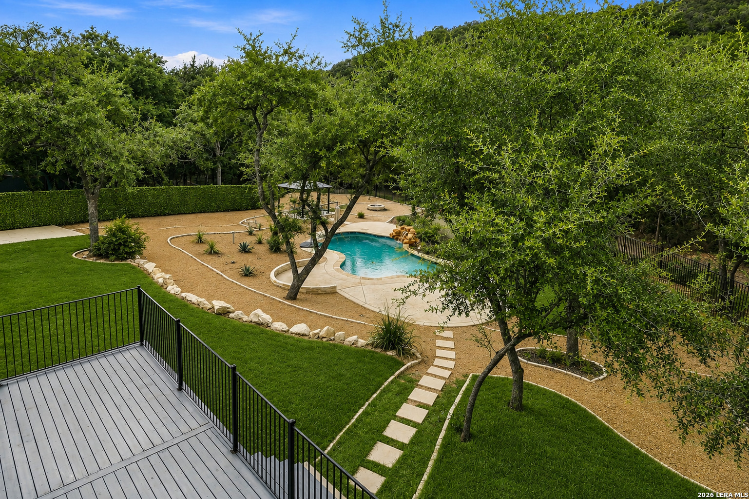 main property photo 30