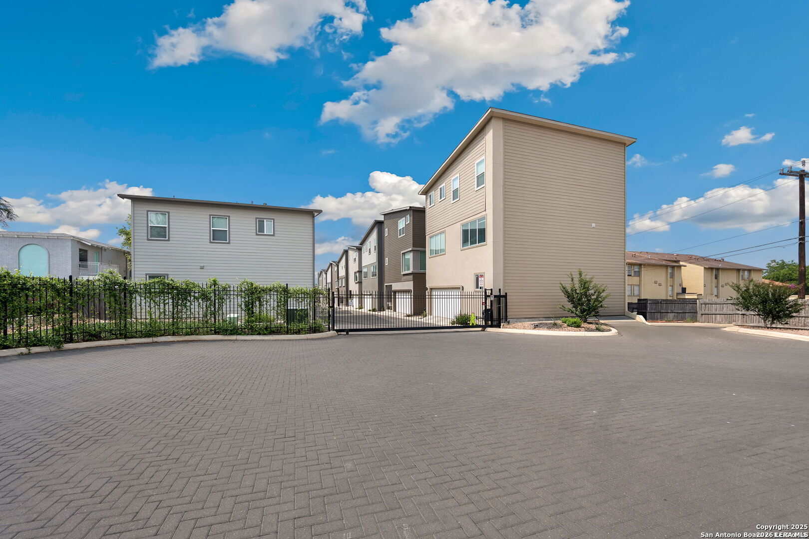 main property photo 24