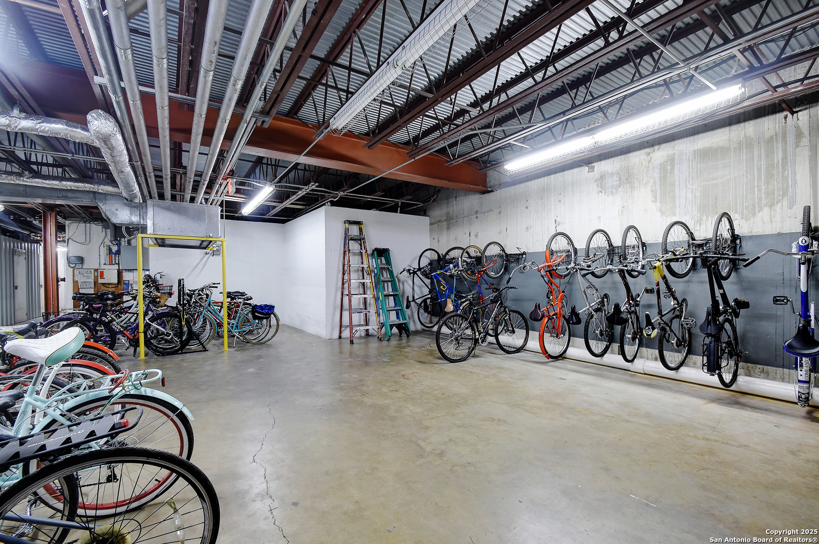 main property photo 25