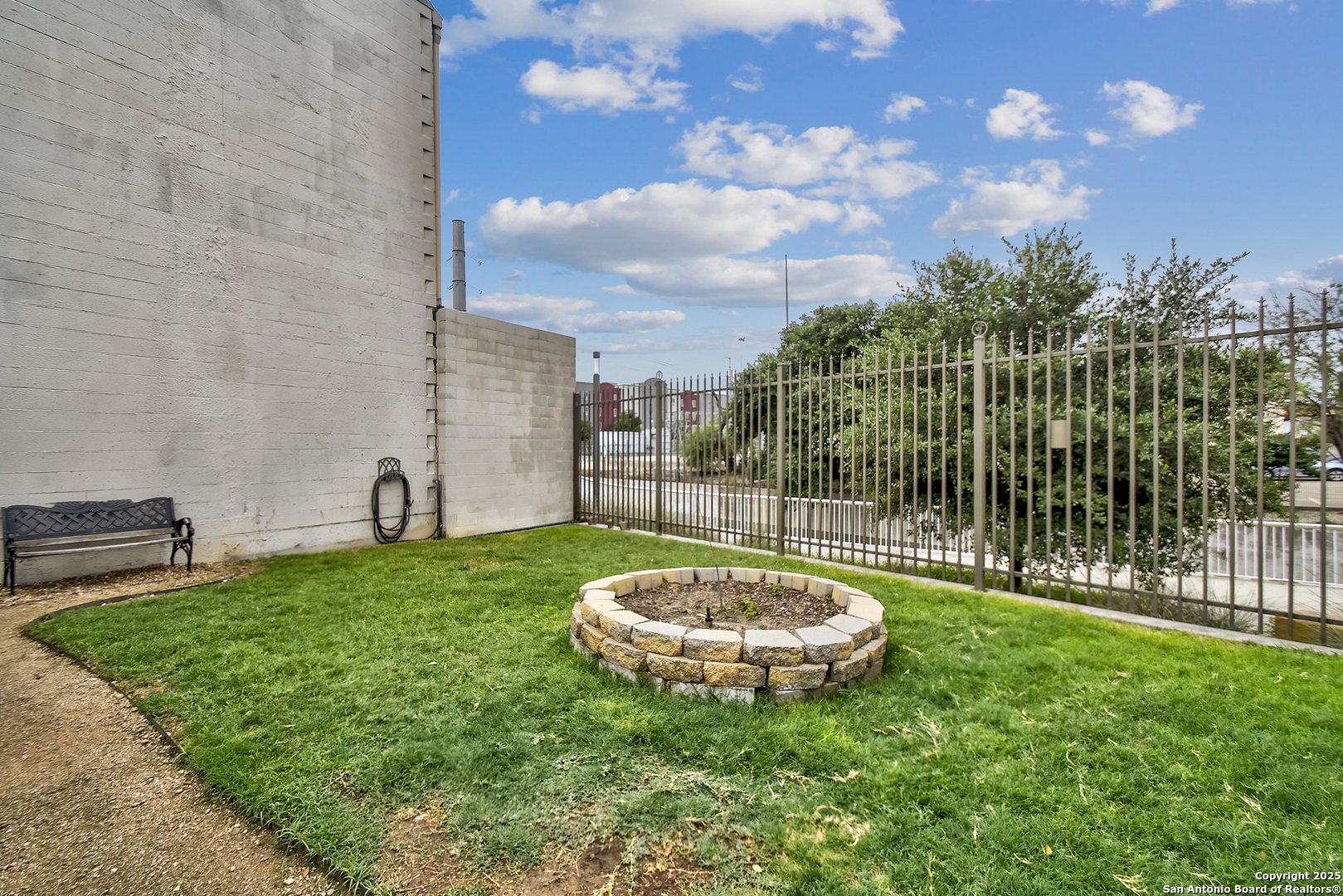 main property photo 27