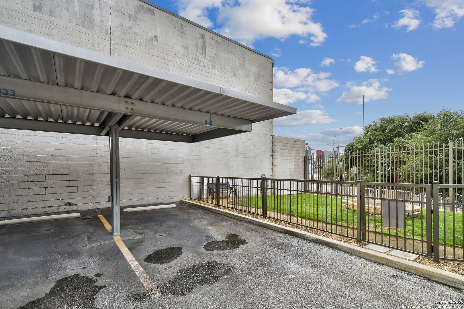 main property photo 28