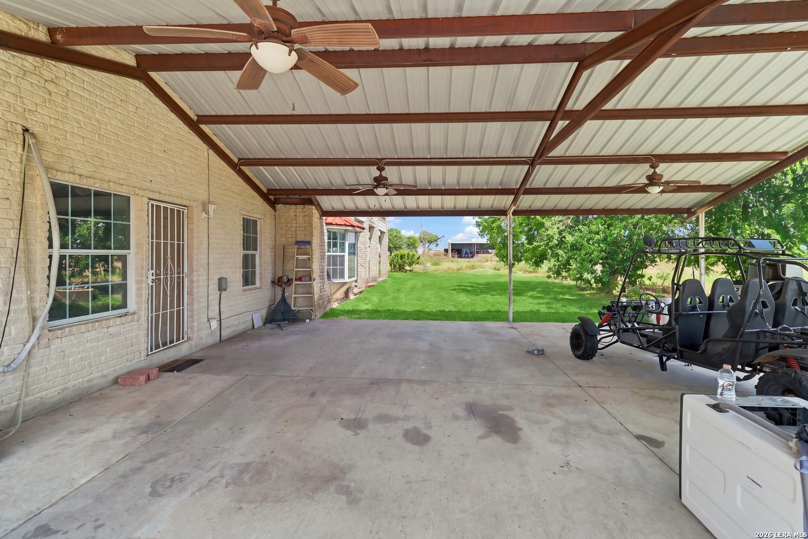 main property photo 28