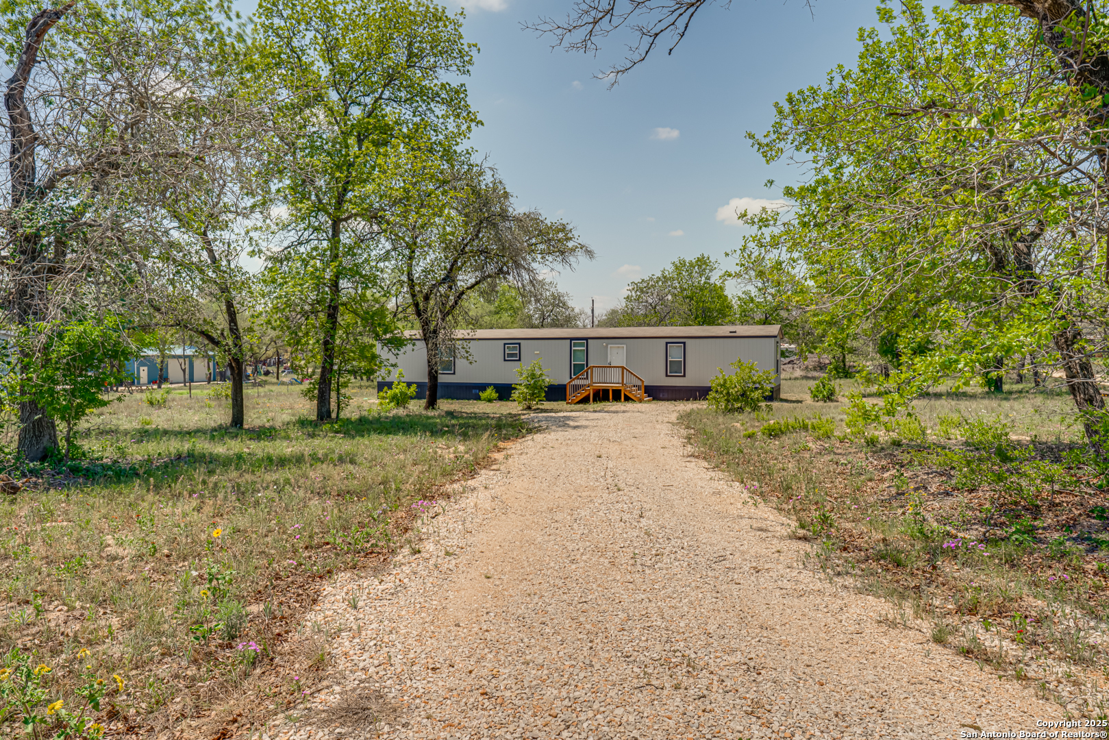 main property photo 4