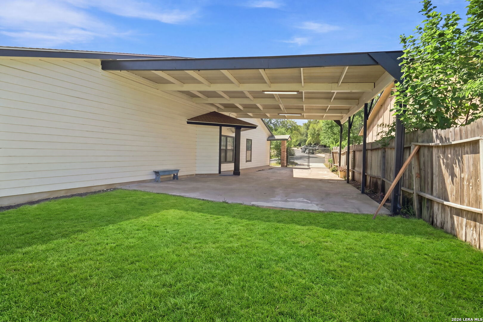 main property photo 27