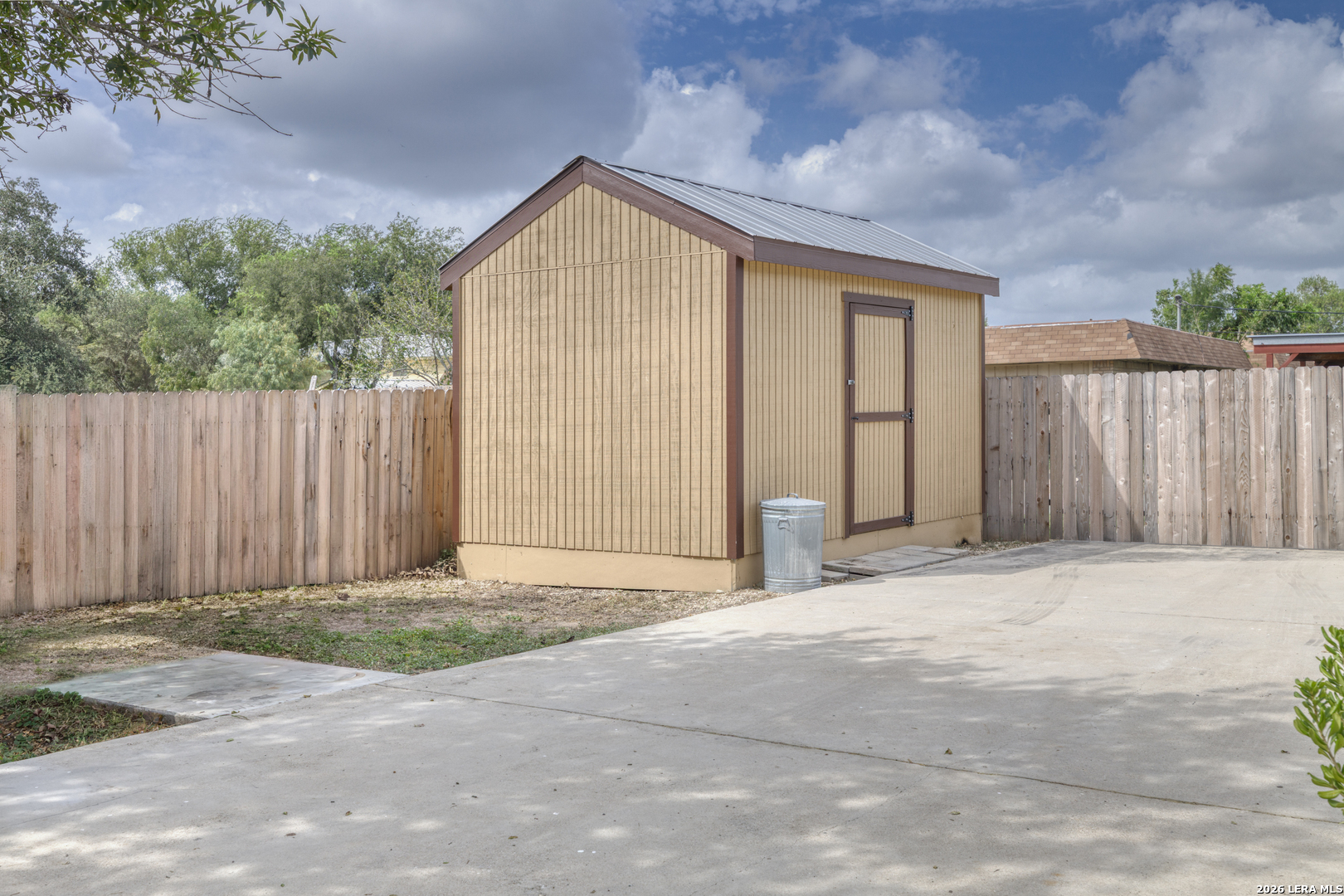 main property photo 32