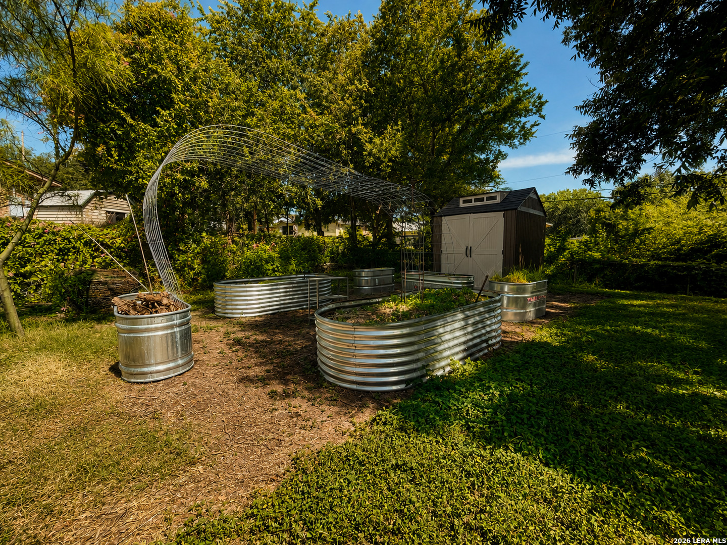 main property photo 13