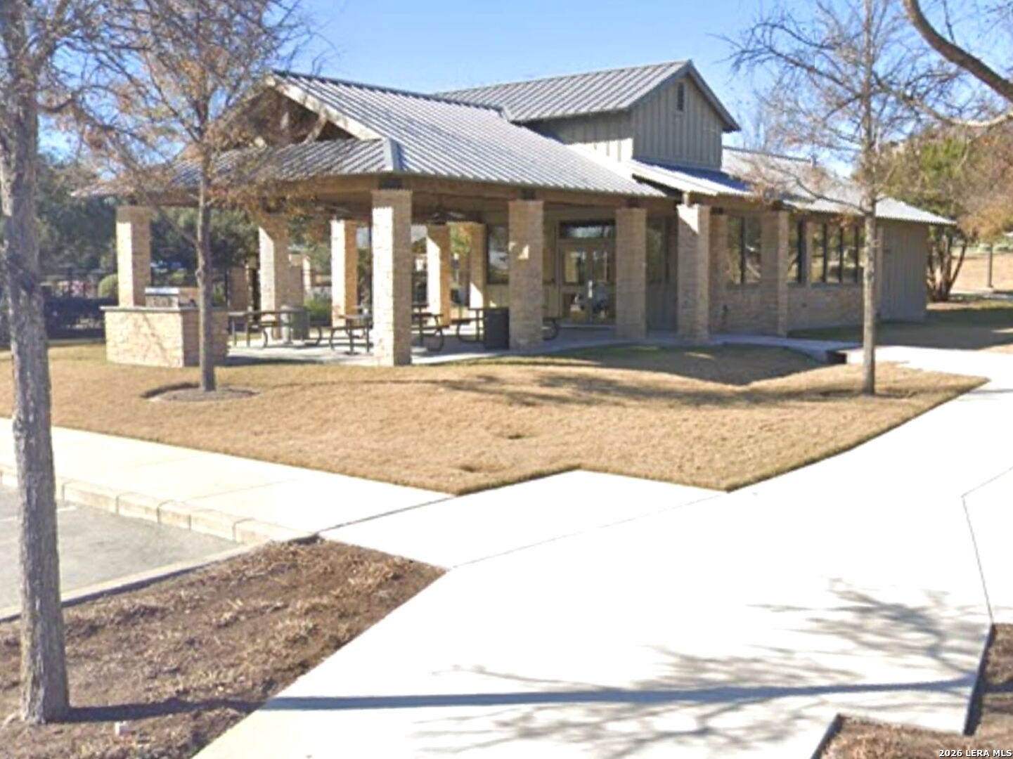 main property photo 31