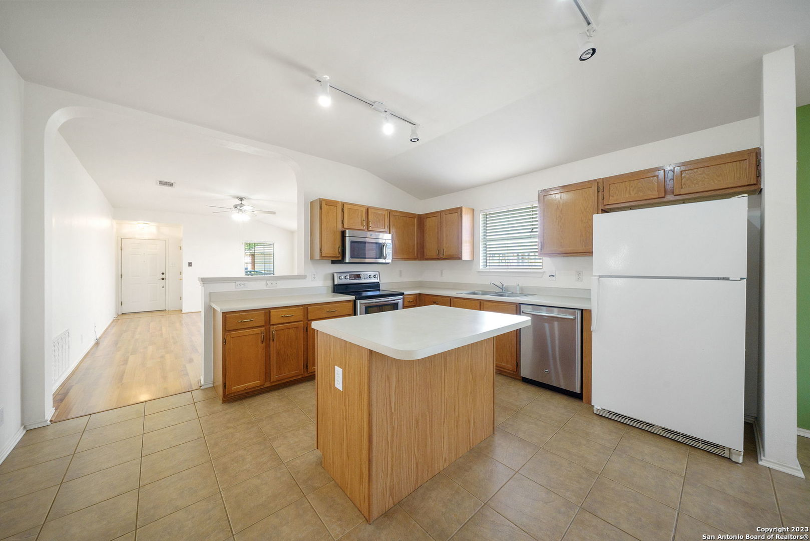 main property photo 13