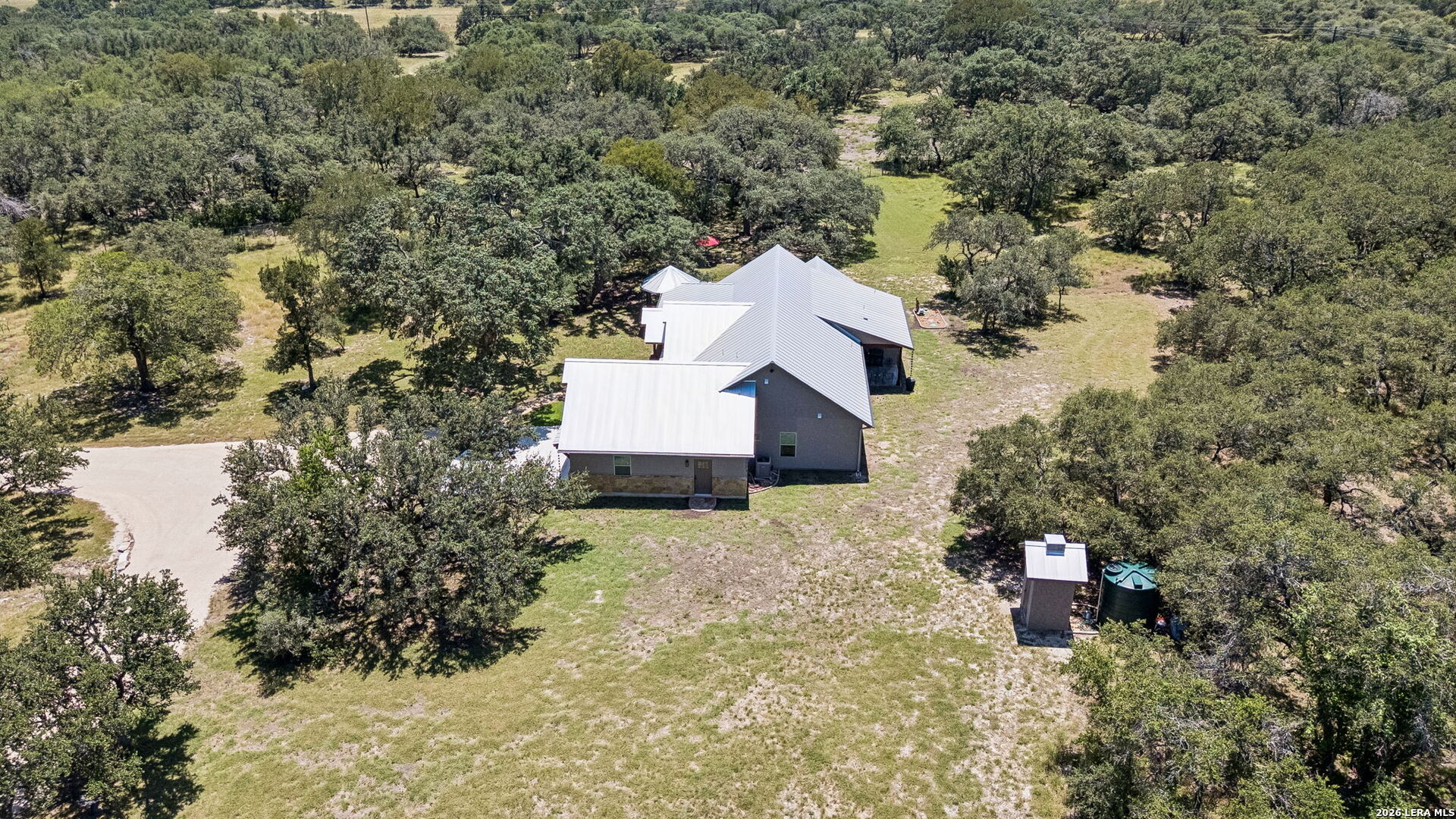 main property photo 41