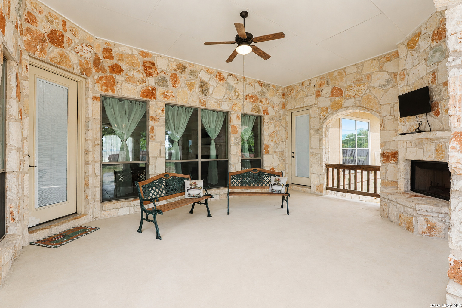 main property photo 32