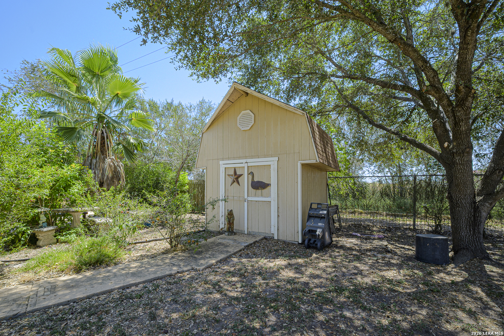 main property photo 8
