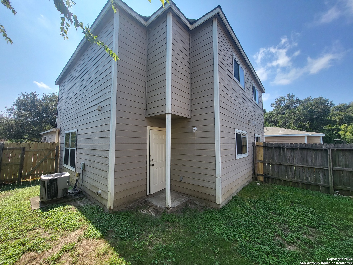 main property photo 14