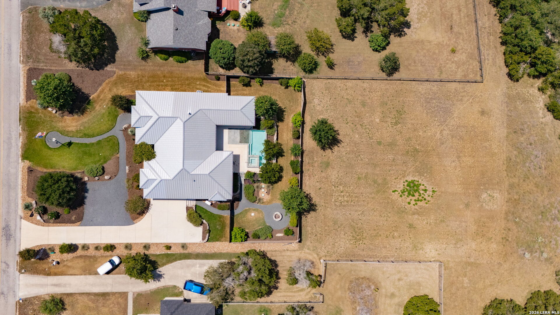 main property photo 41