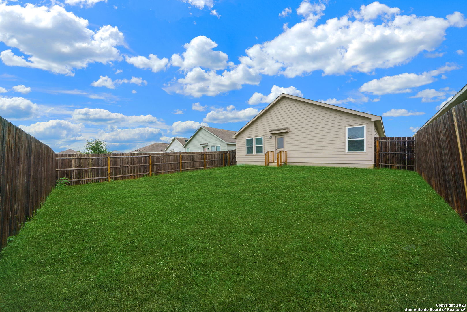 main property photo 28