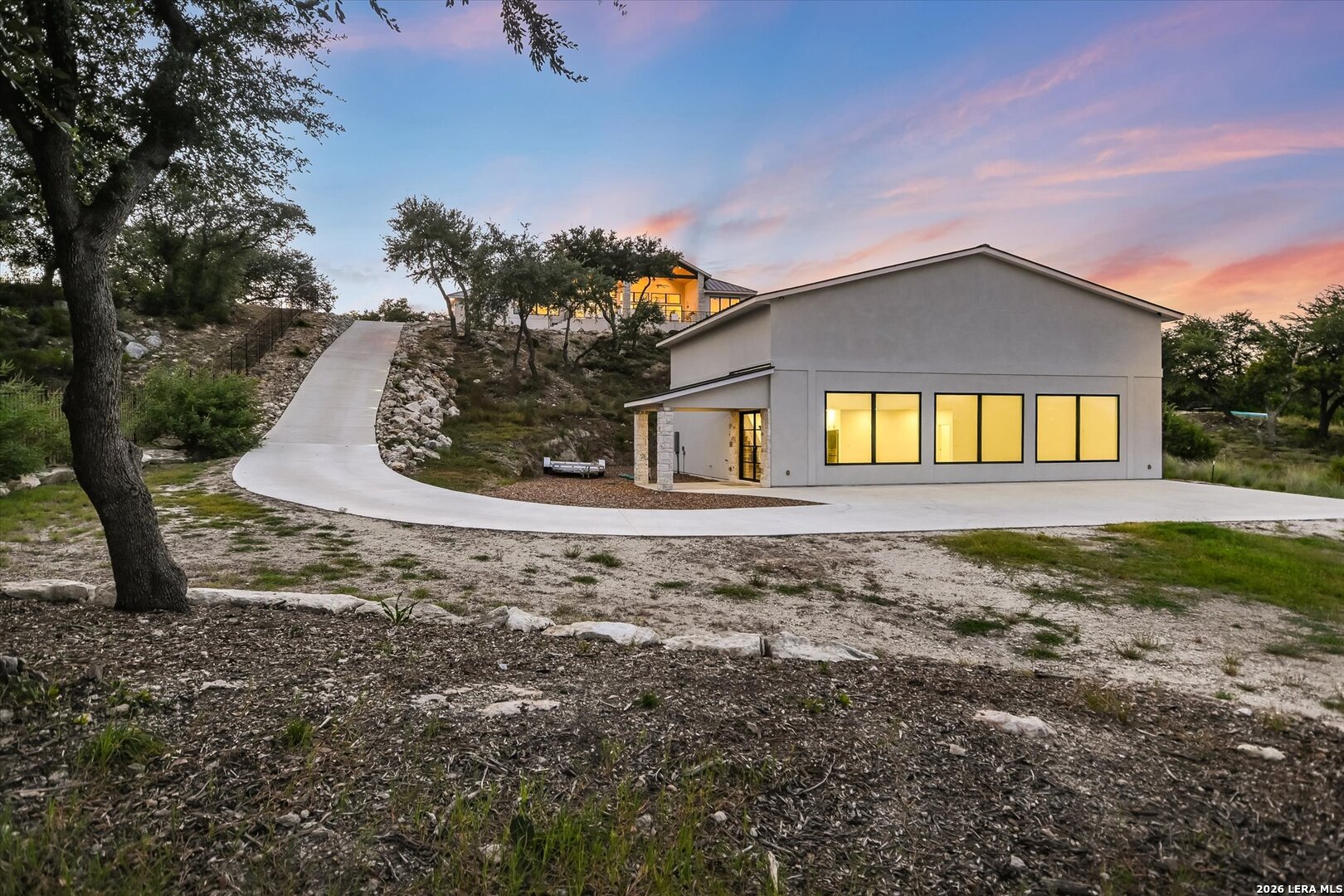 main property photo 40