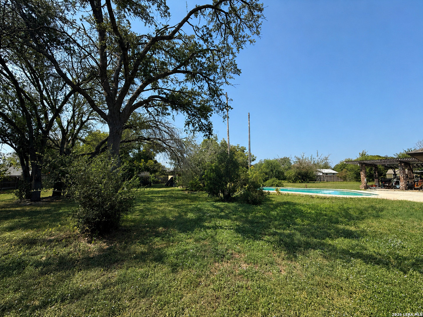 main property photo 28