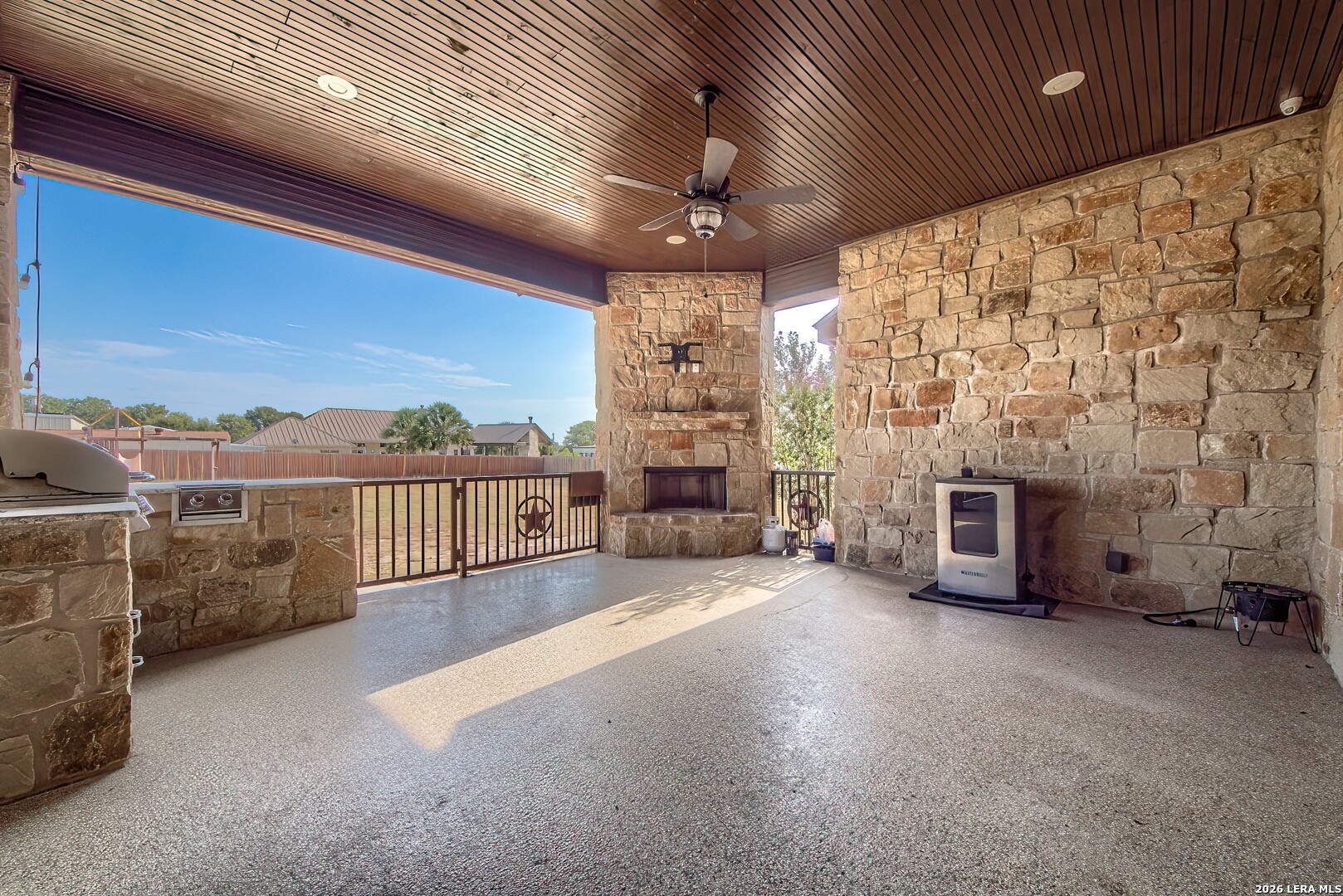 main property photo 31