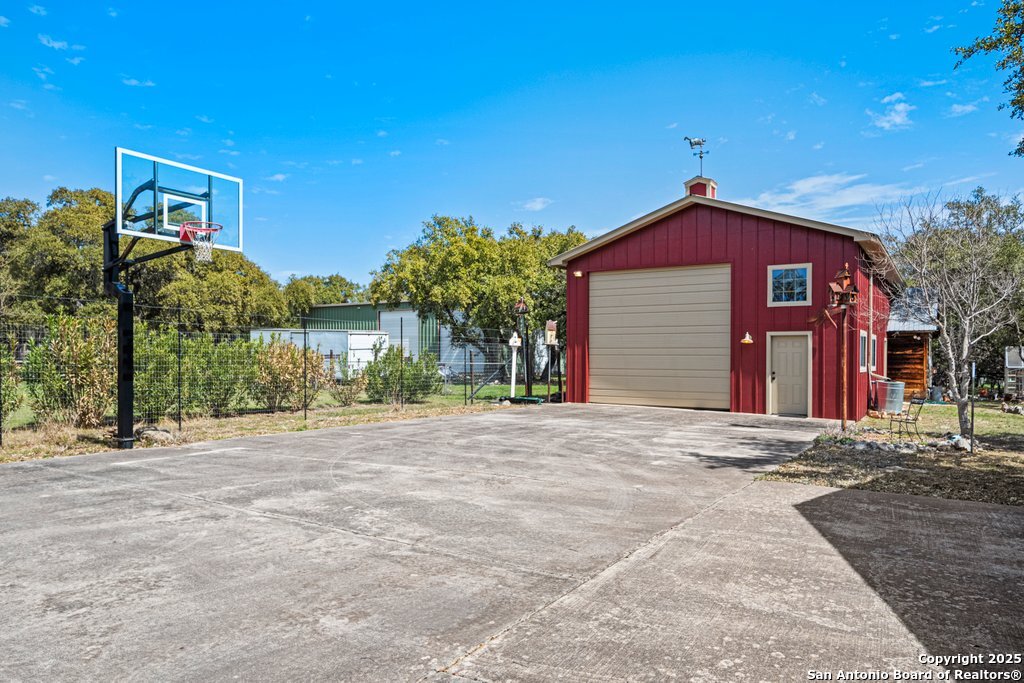 main property photo 18