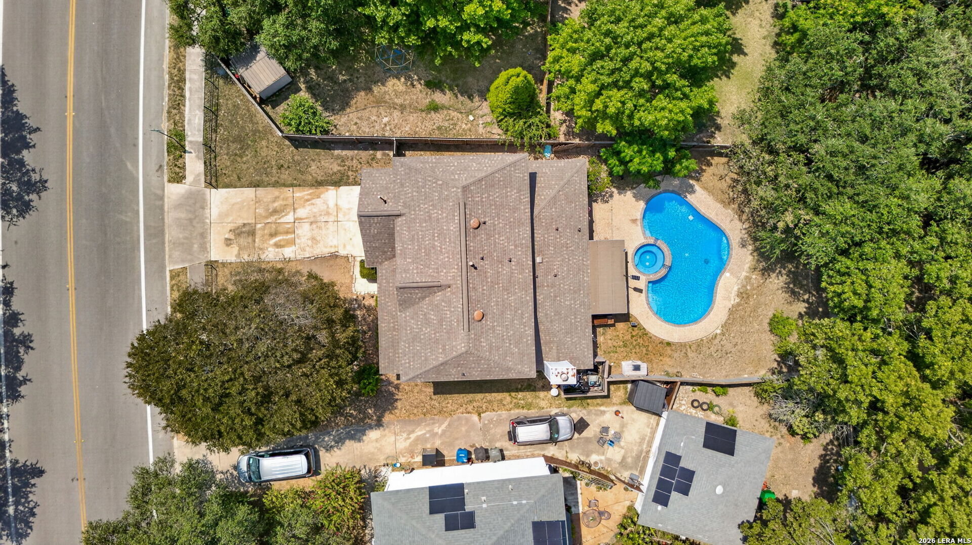 main property photo 32