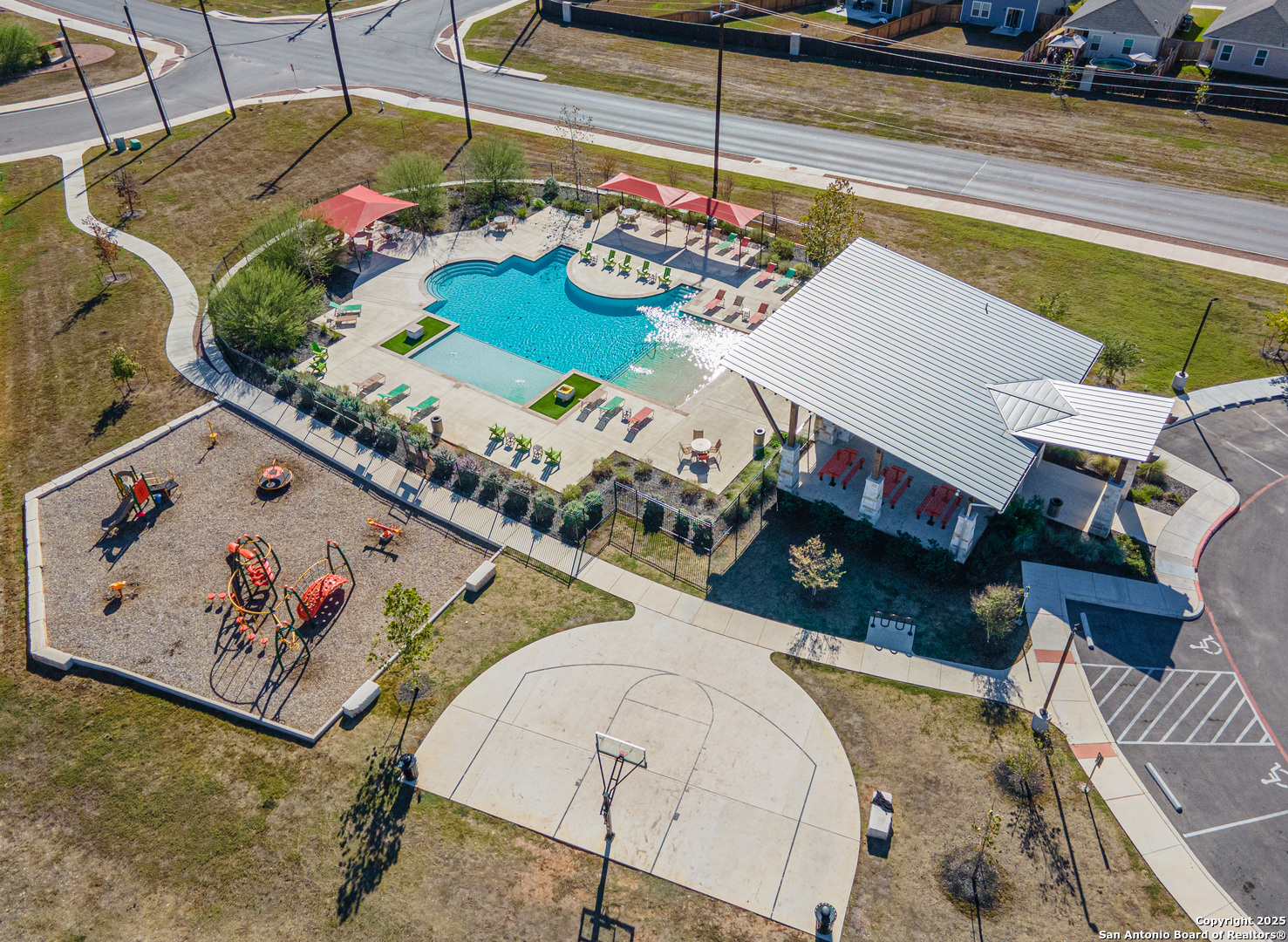 main property photo 28