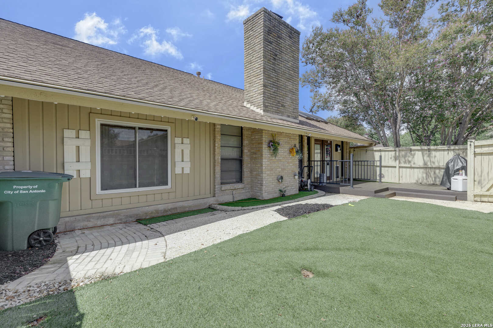 main property photo 28