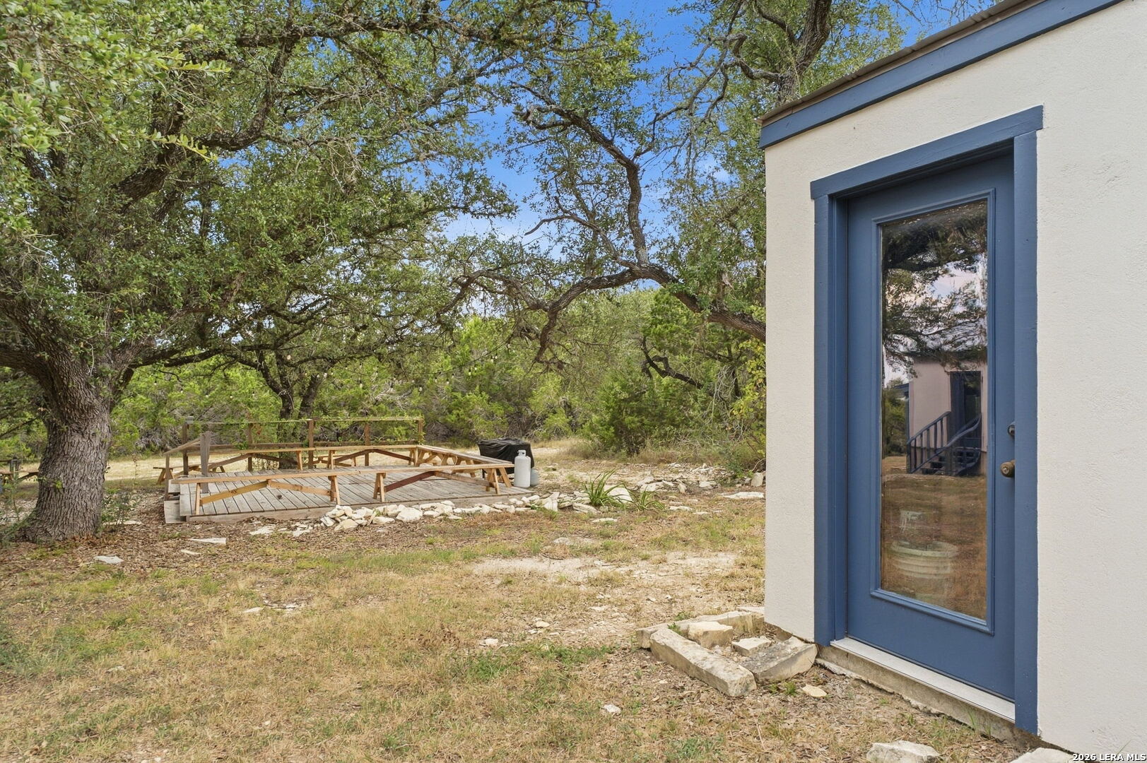 main property photo 28