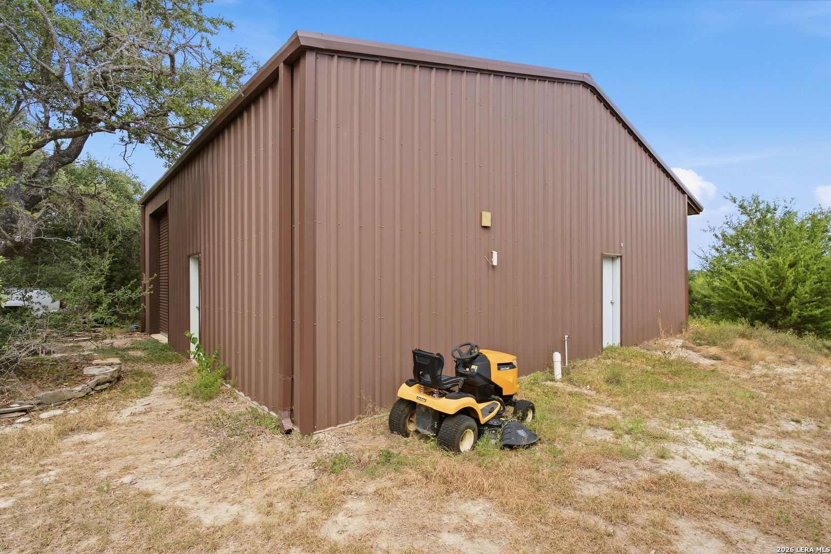 main property photo 30