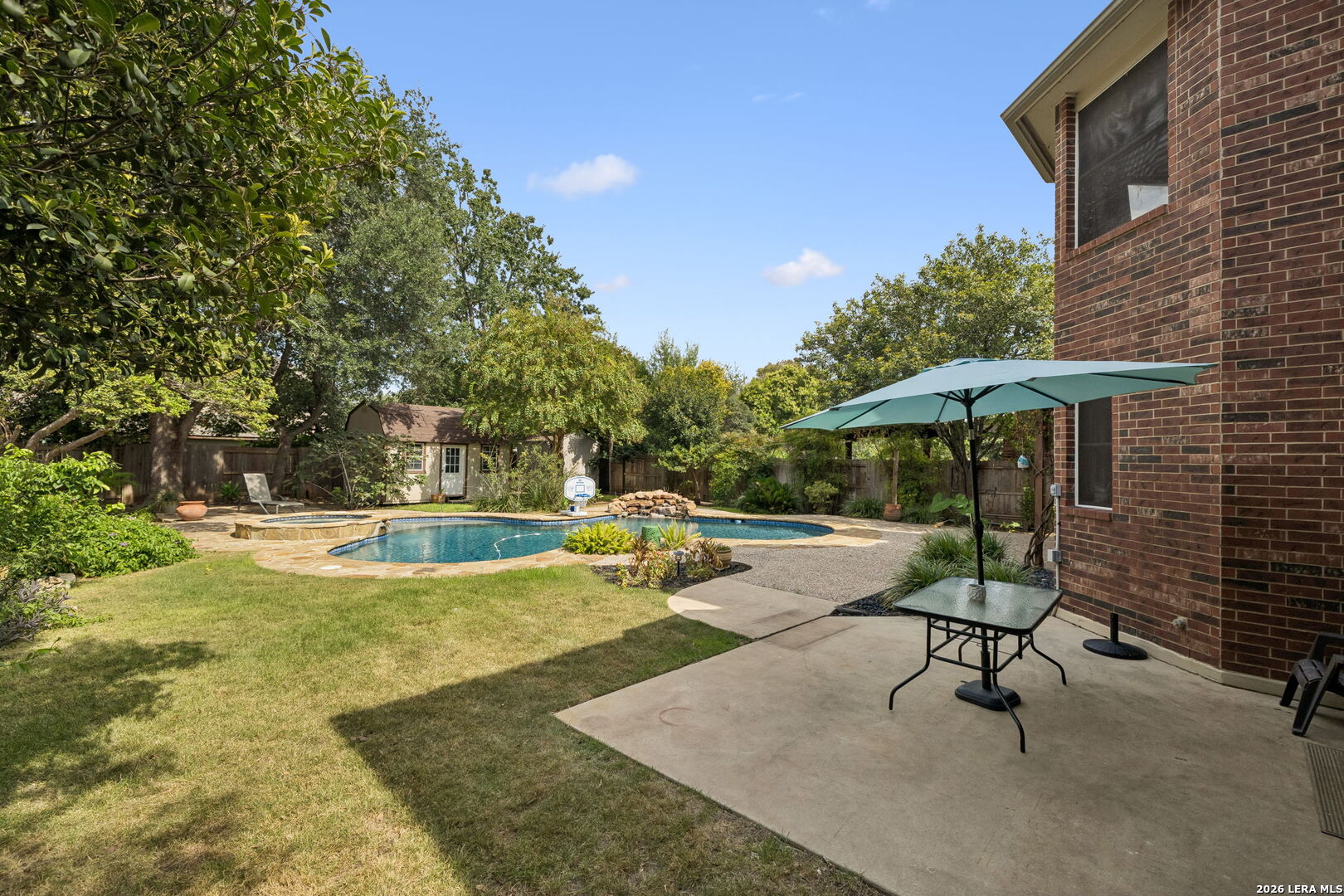 main property photo 40