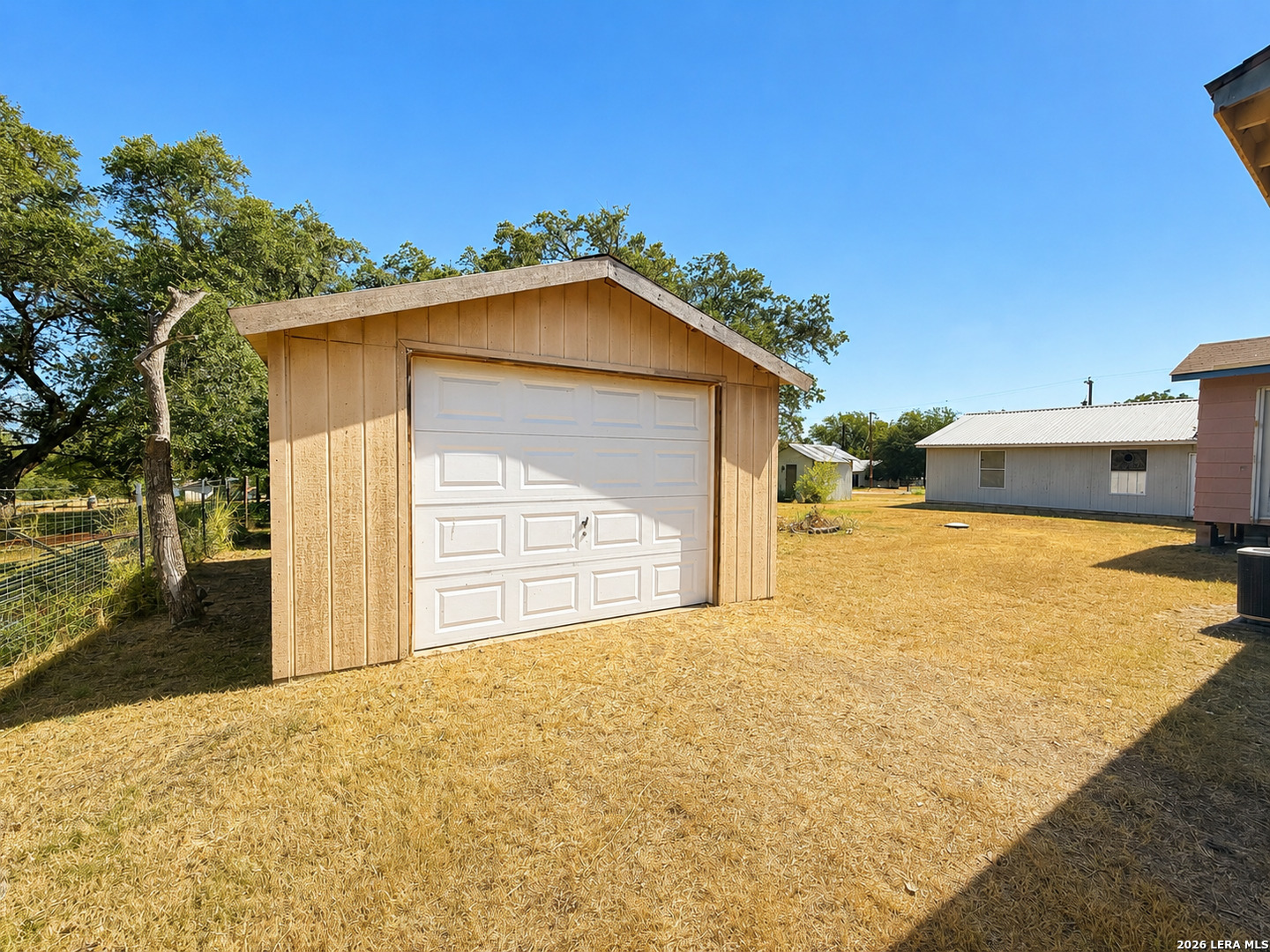 main property photo 25