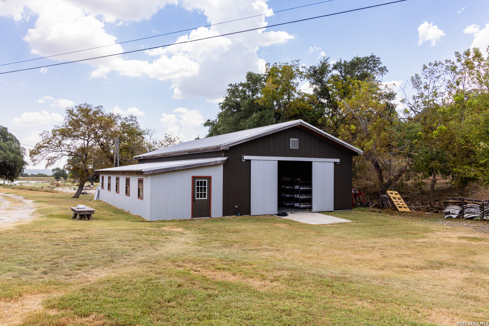 main property photo 16