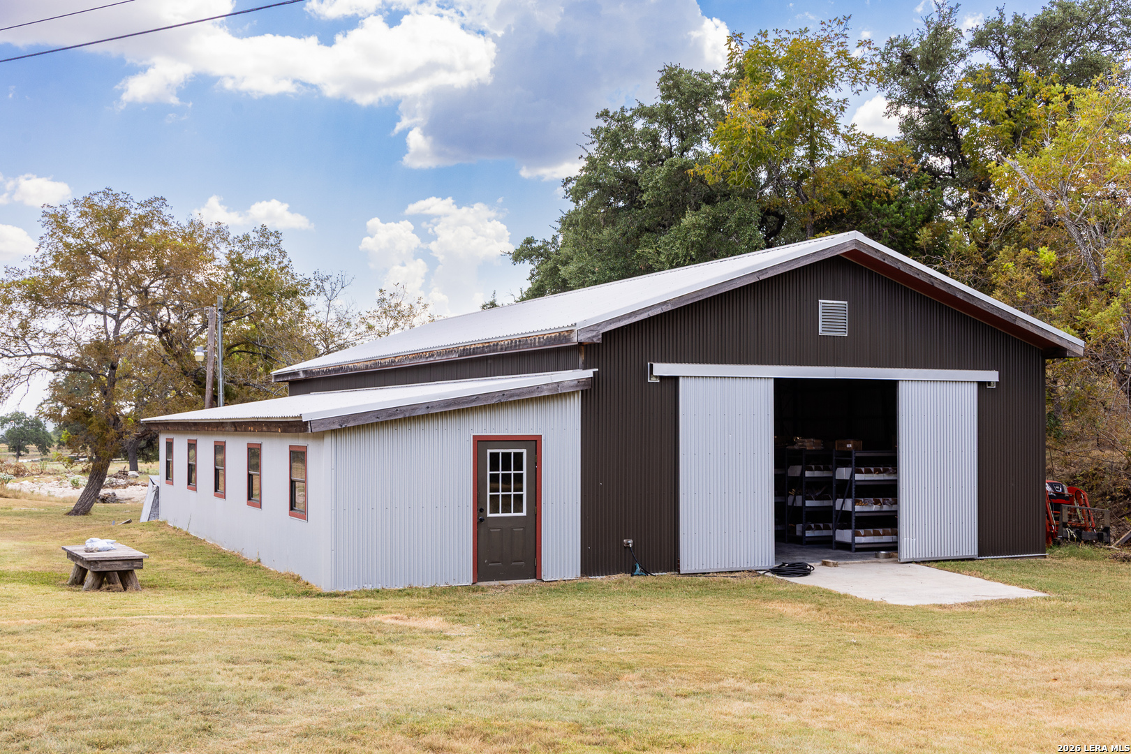 main property photo 25