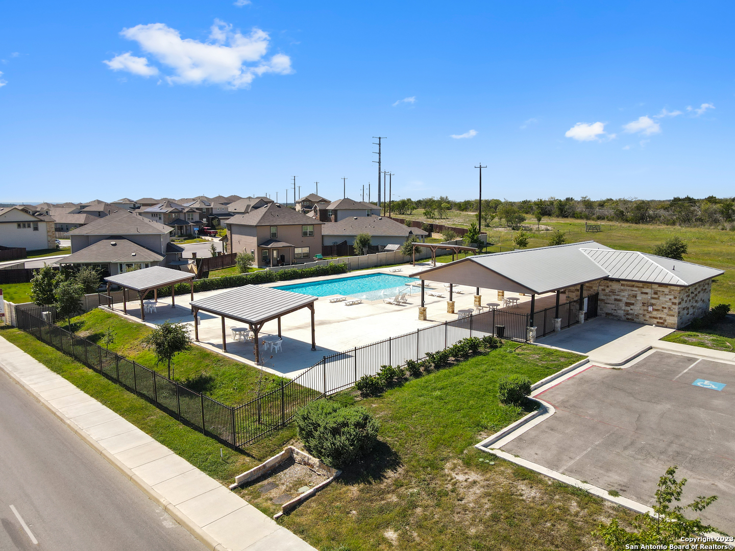 main property photo 27