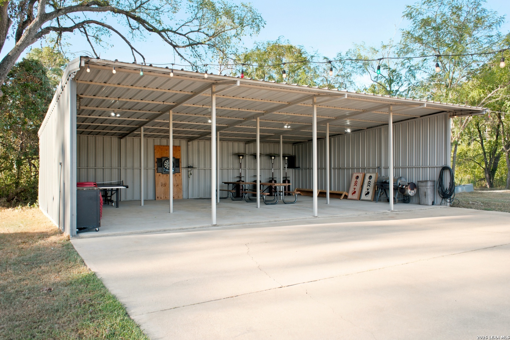 main property photo 28