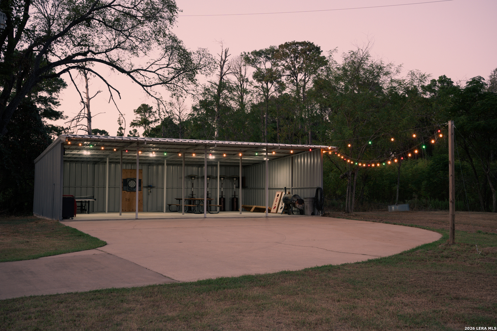 main property photo 30