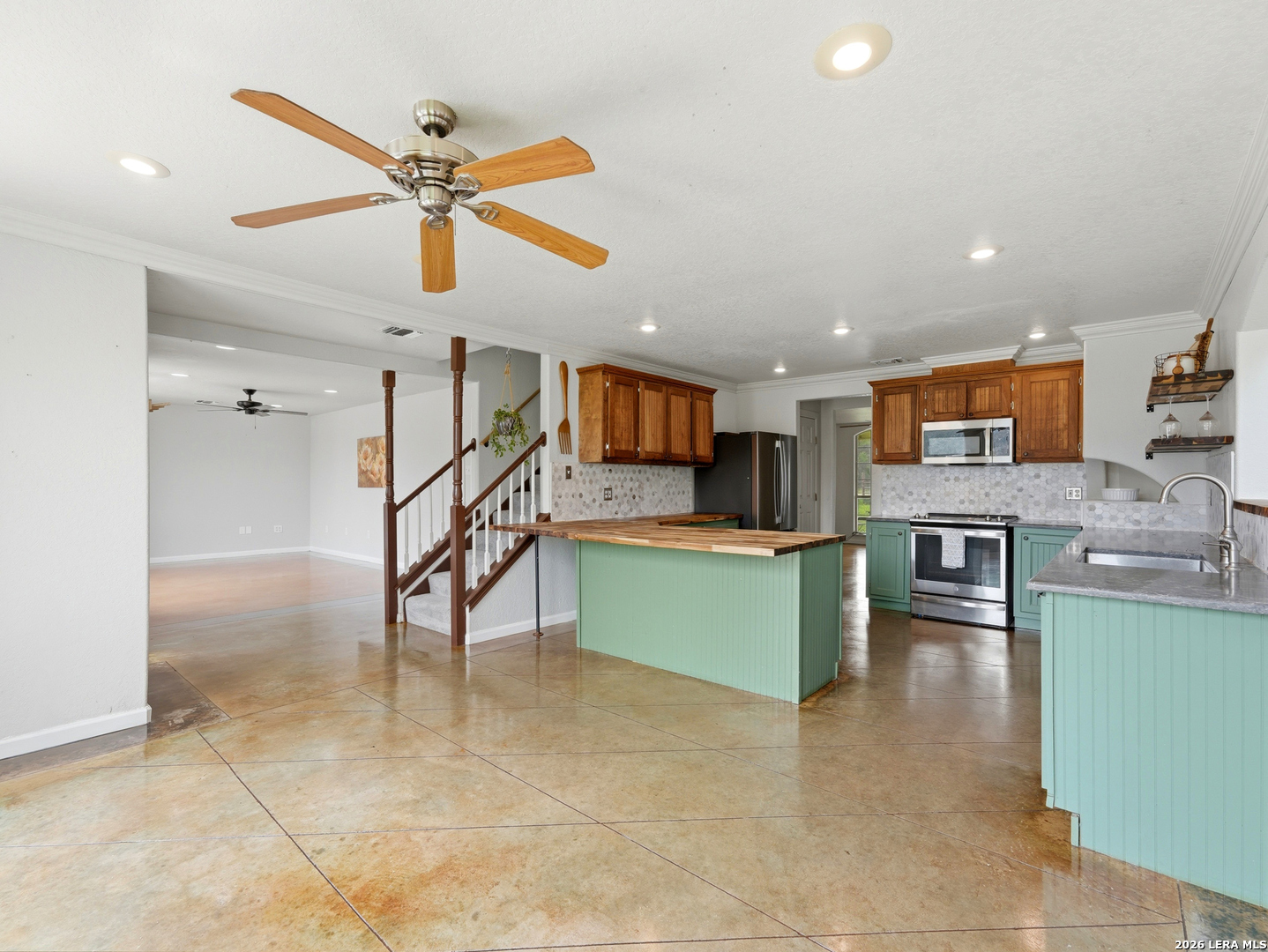 main property photo 11