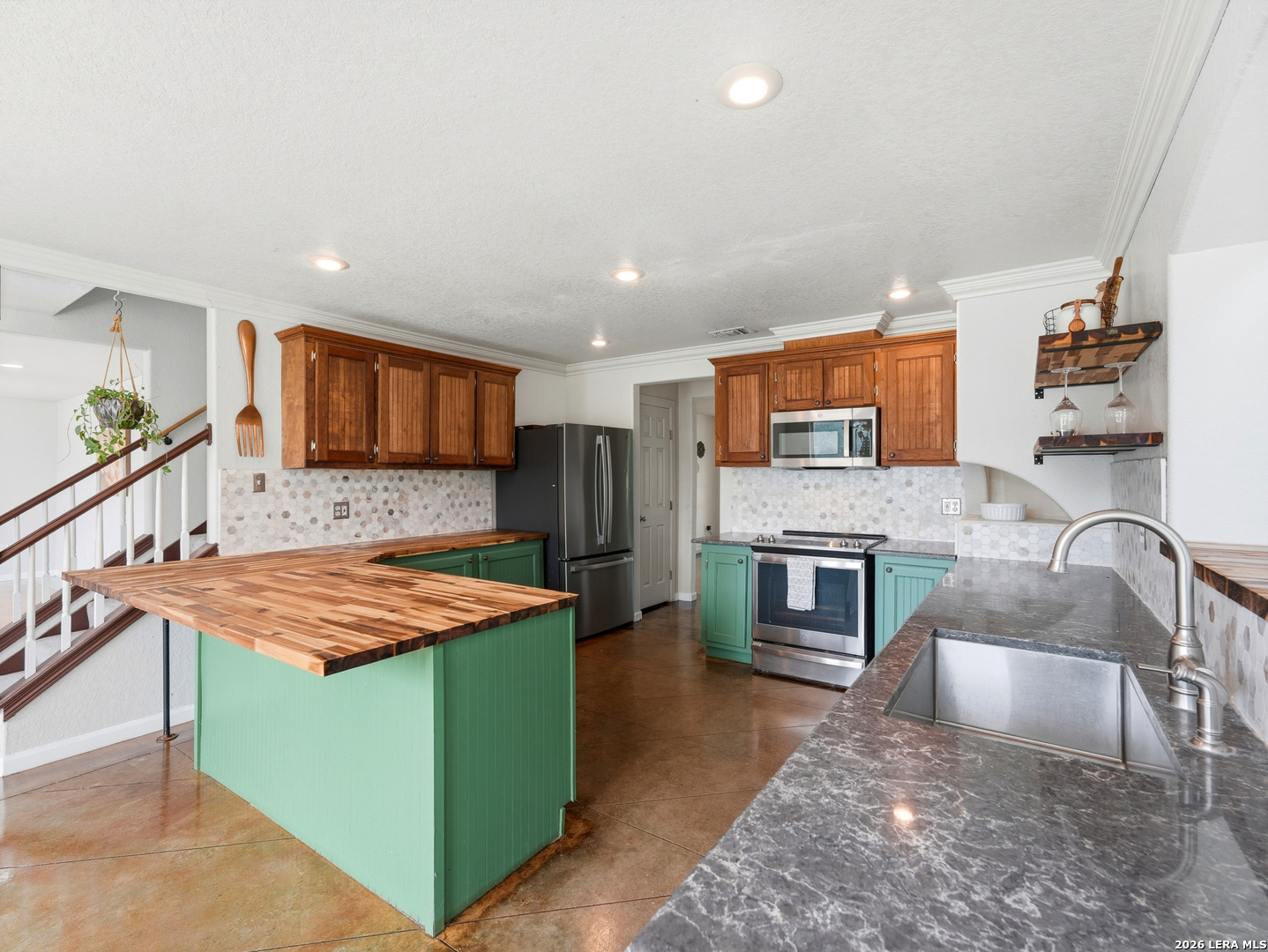 main property photo 14
