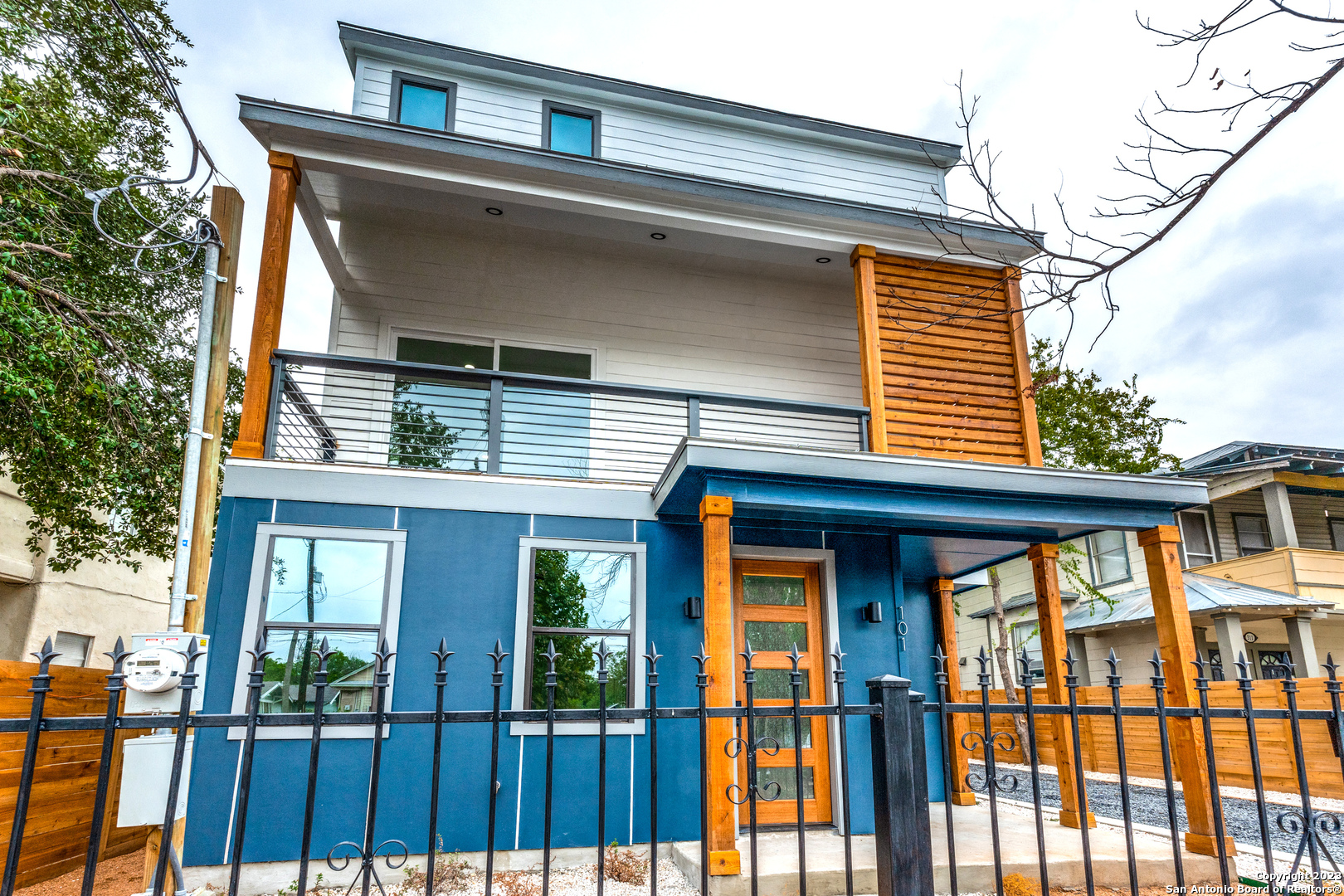 main property photo 2