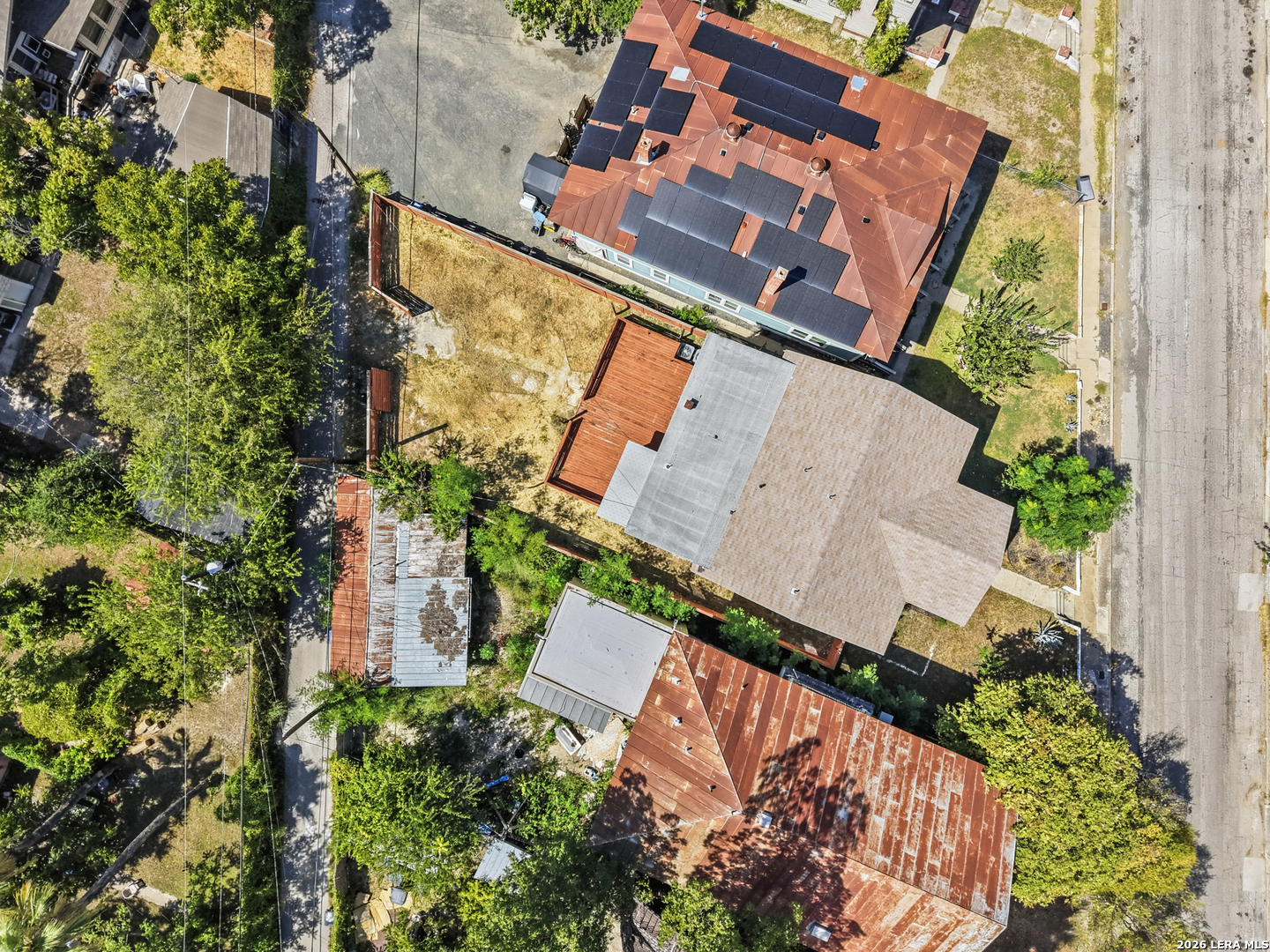 main property photo 32