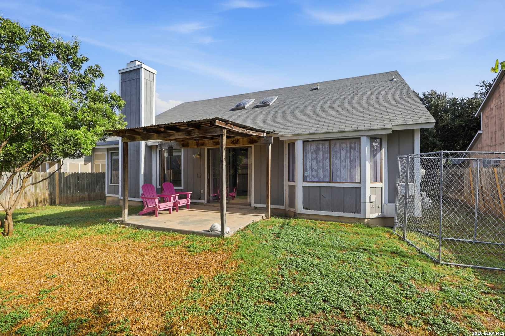 main property photo 28