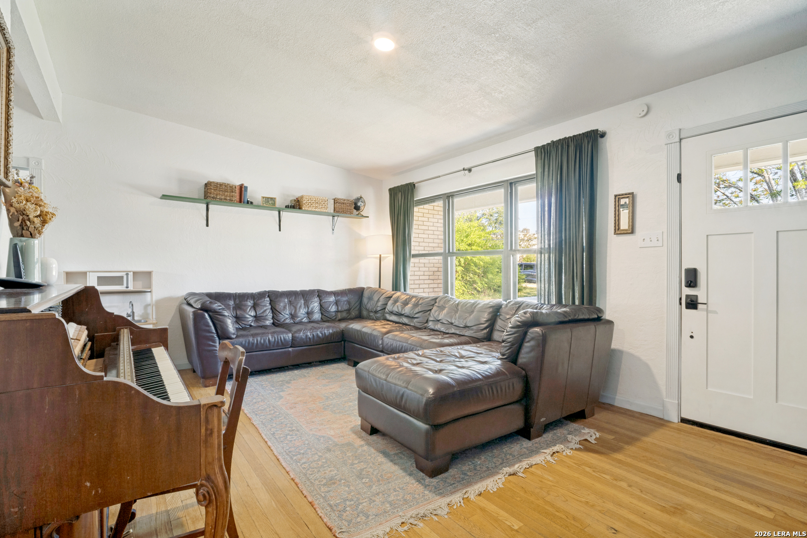 main property photo 3