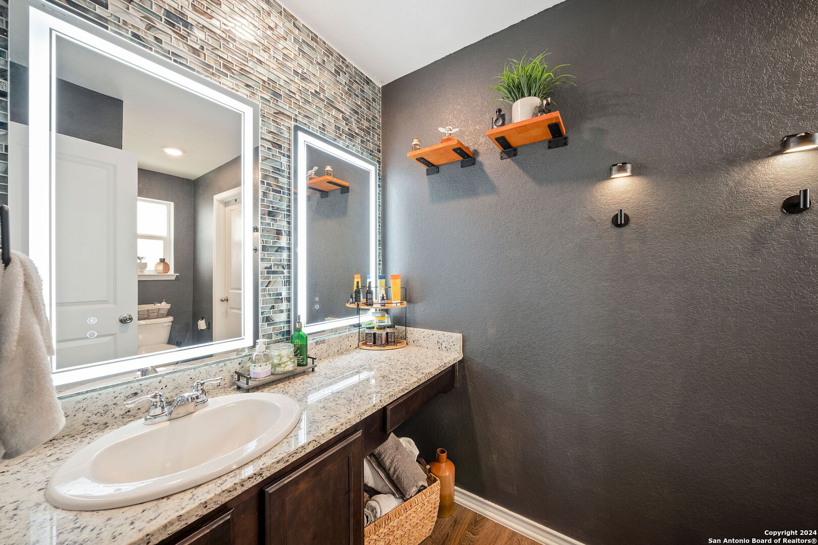 main property photo 14