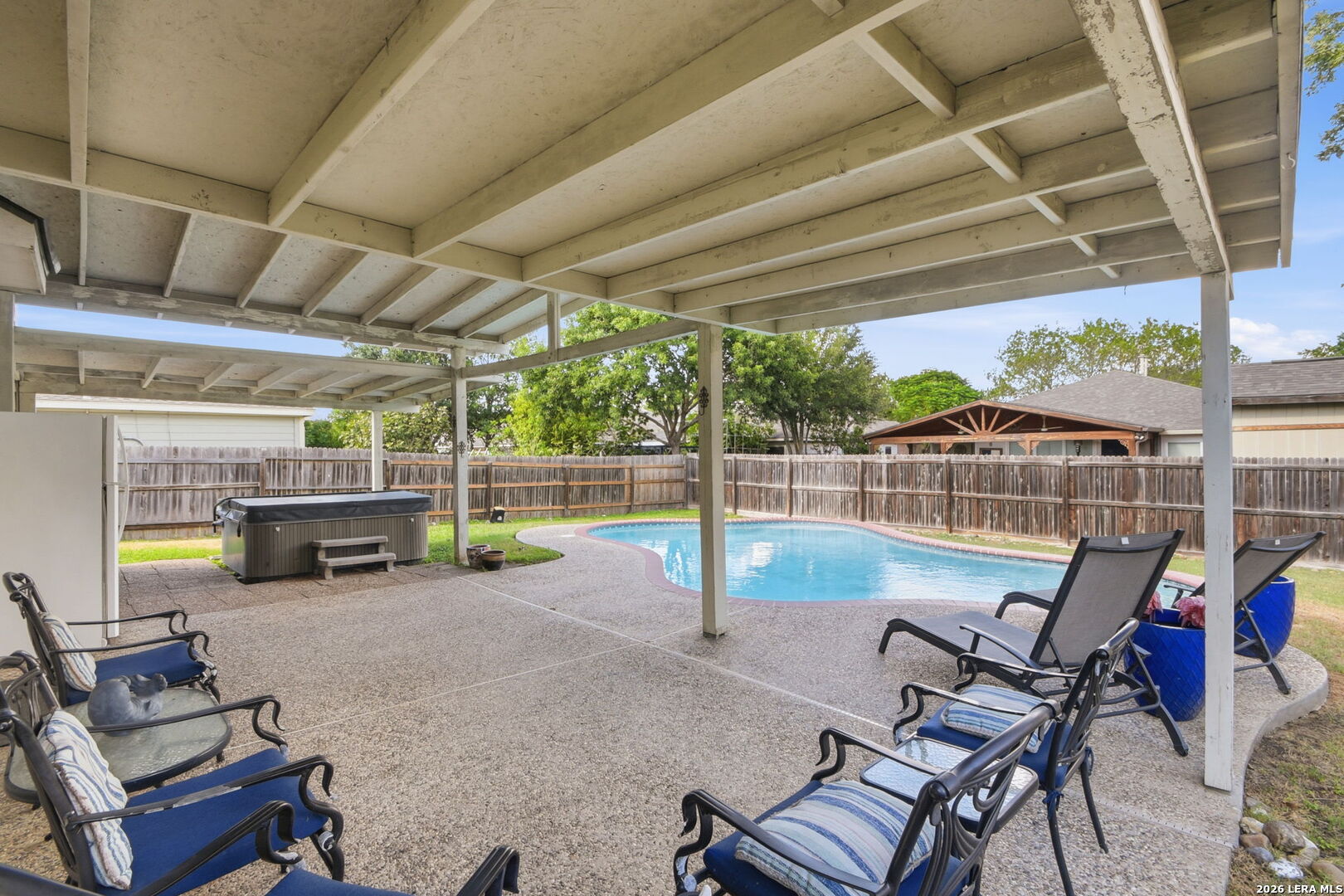 main property photo 33