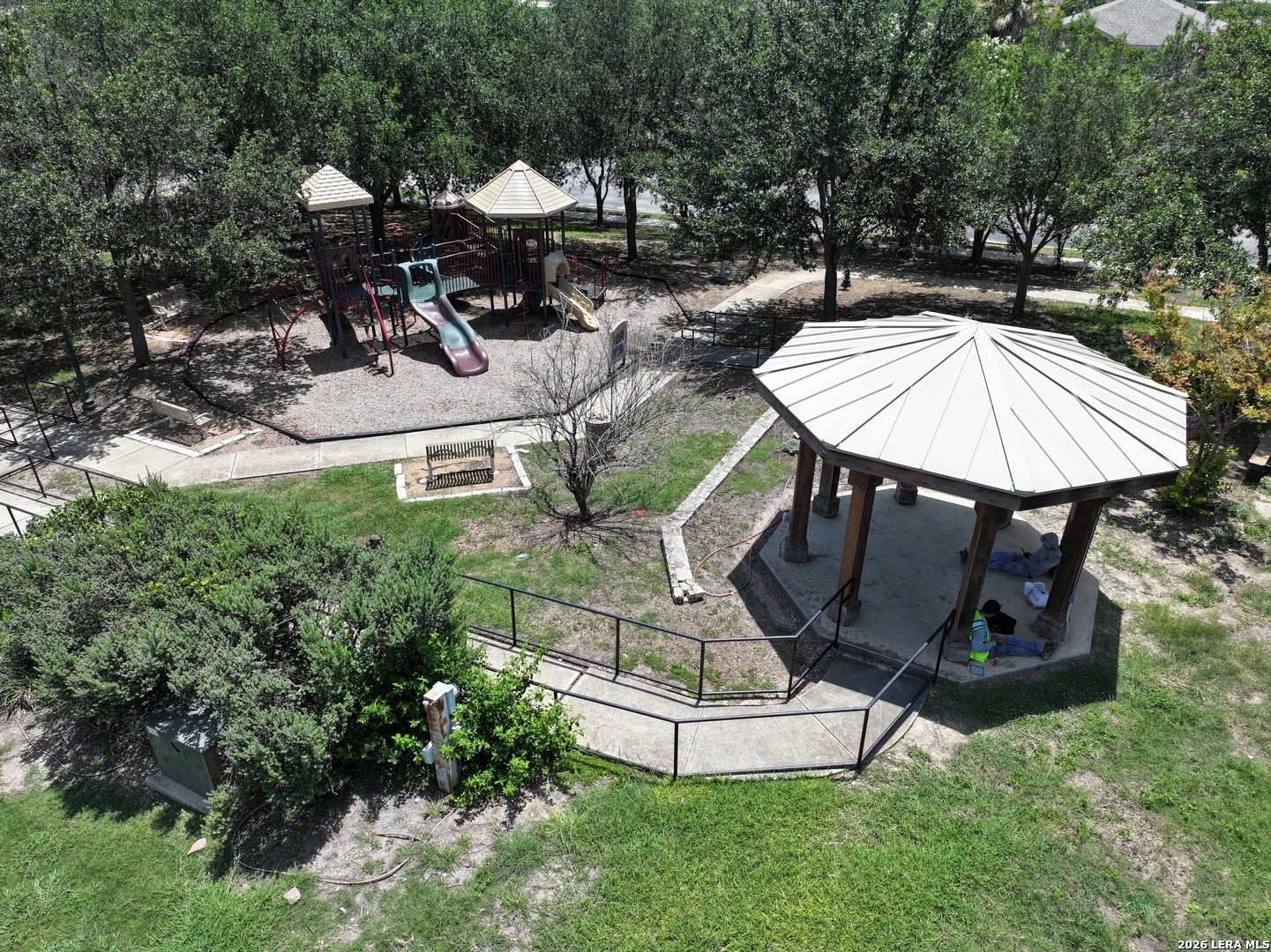 main property photo 32