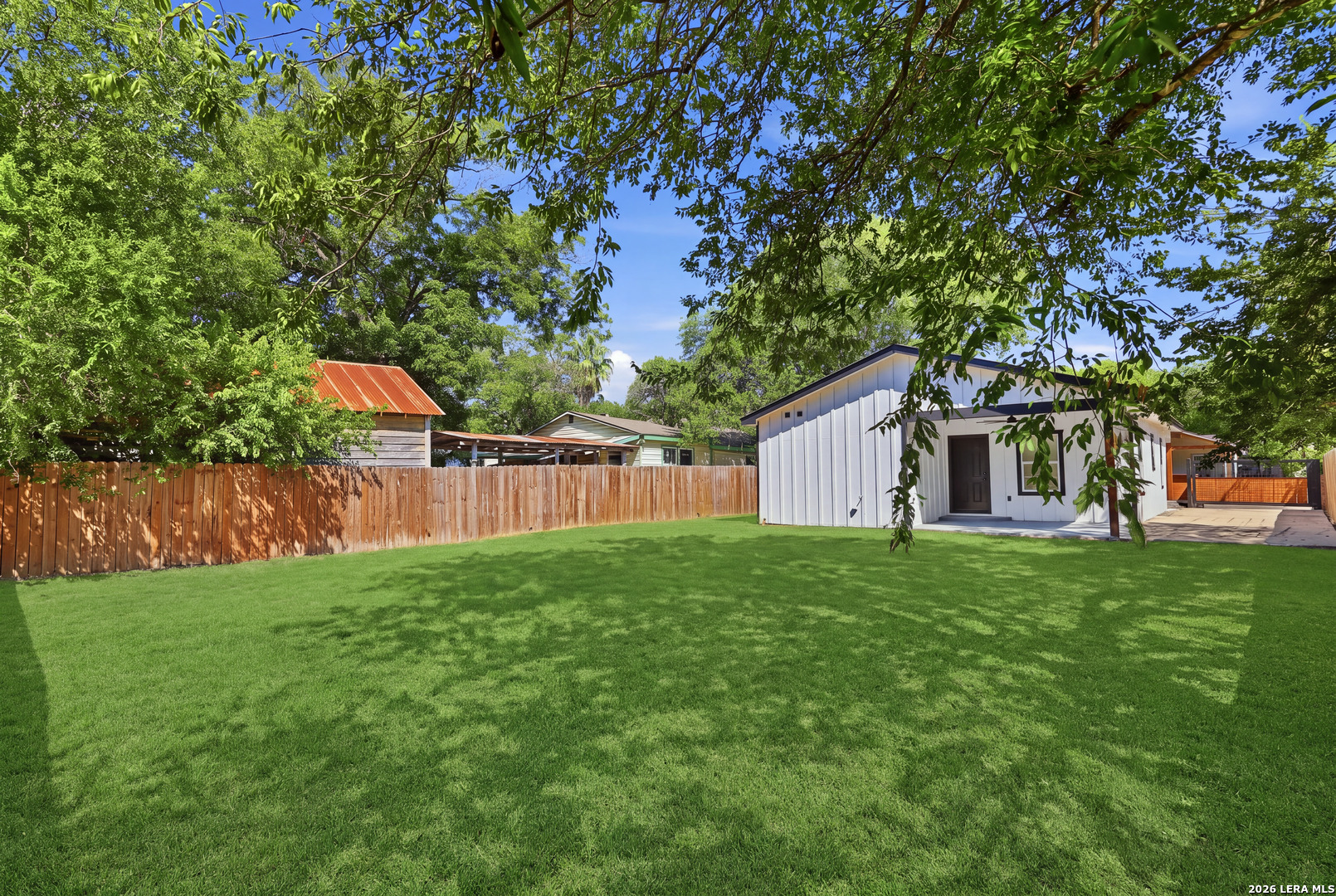 main property photo 28