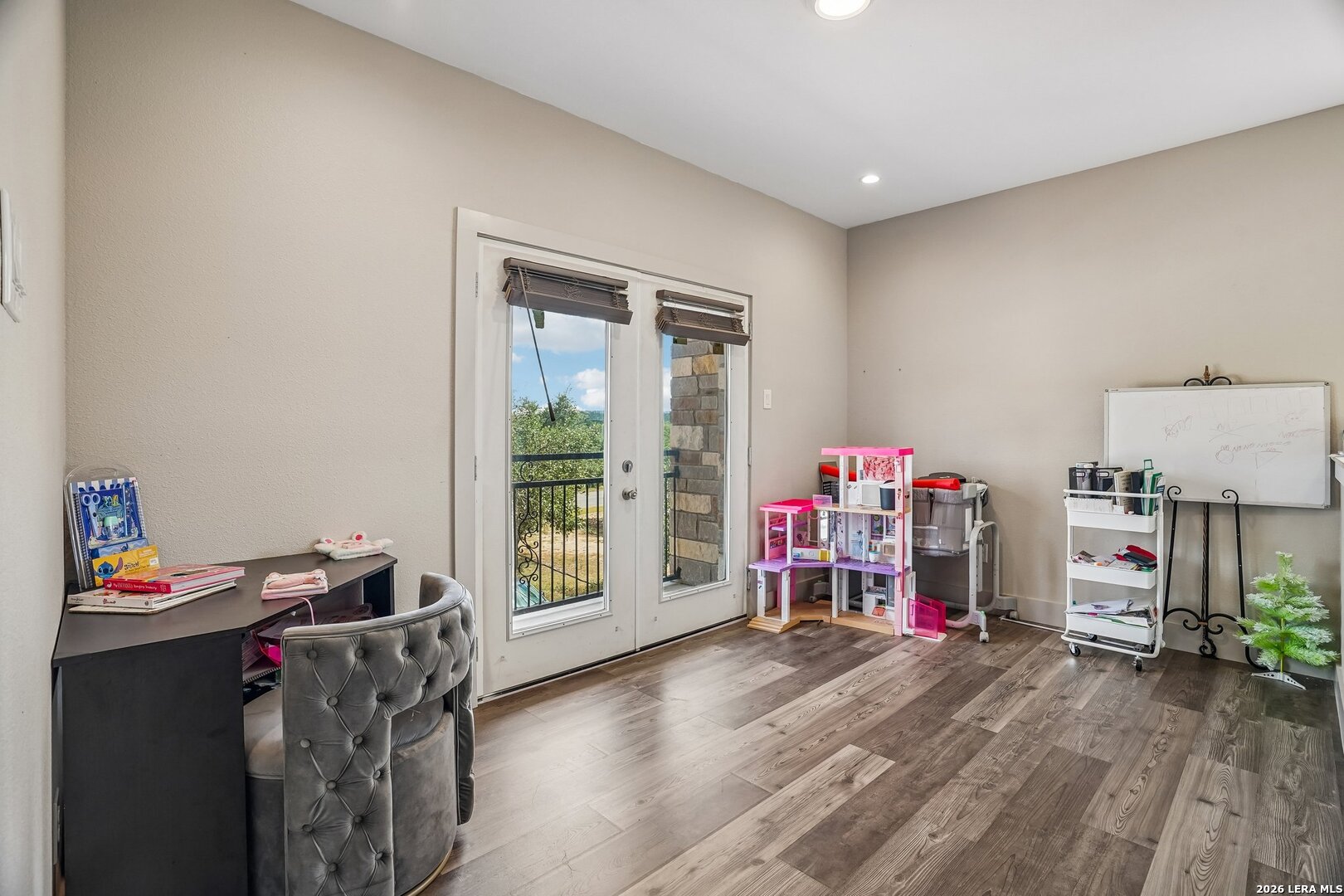 main property photo 20