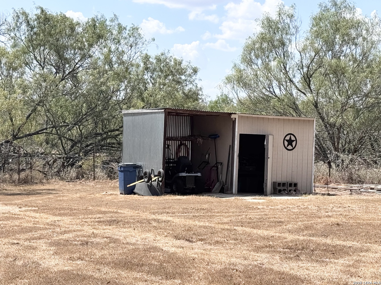 main property photo 28