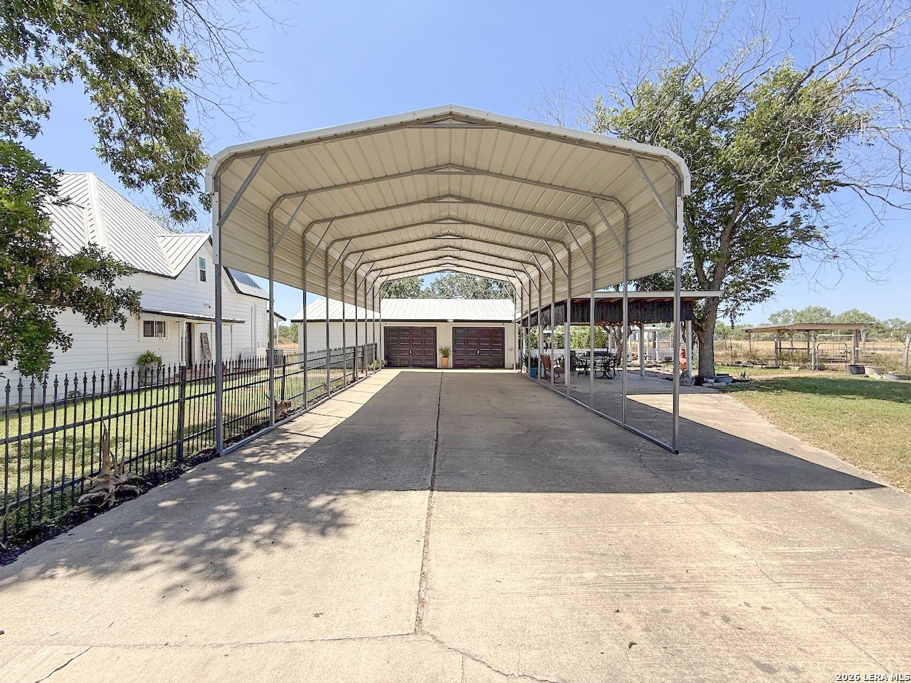 main property photo 50