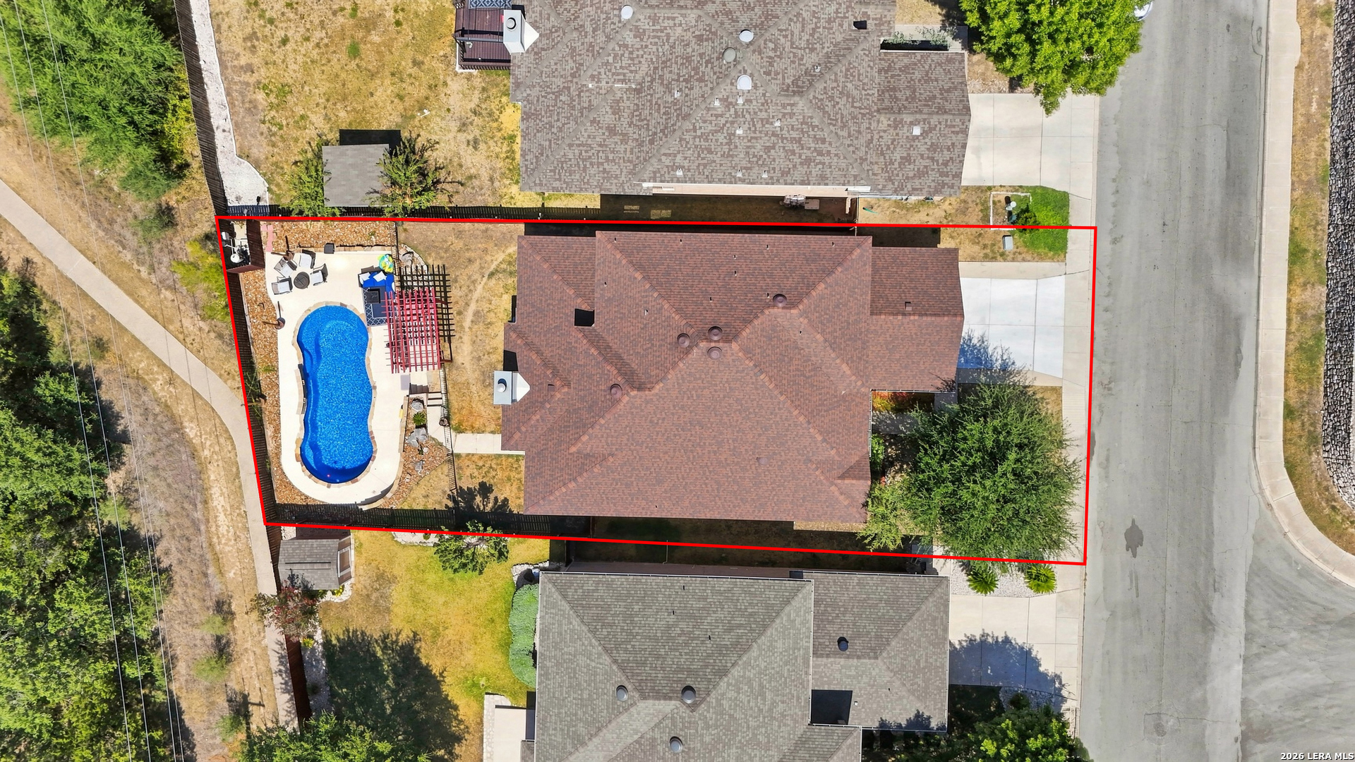 main property photo 32