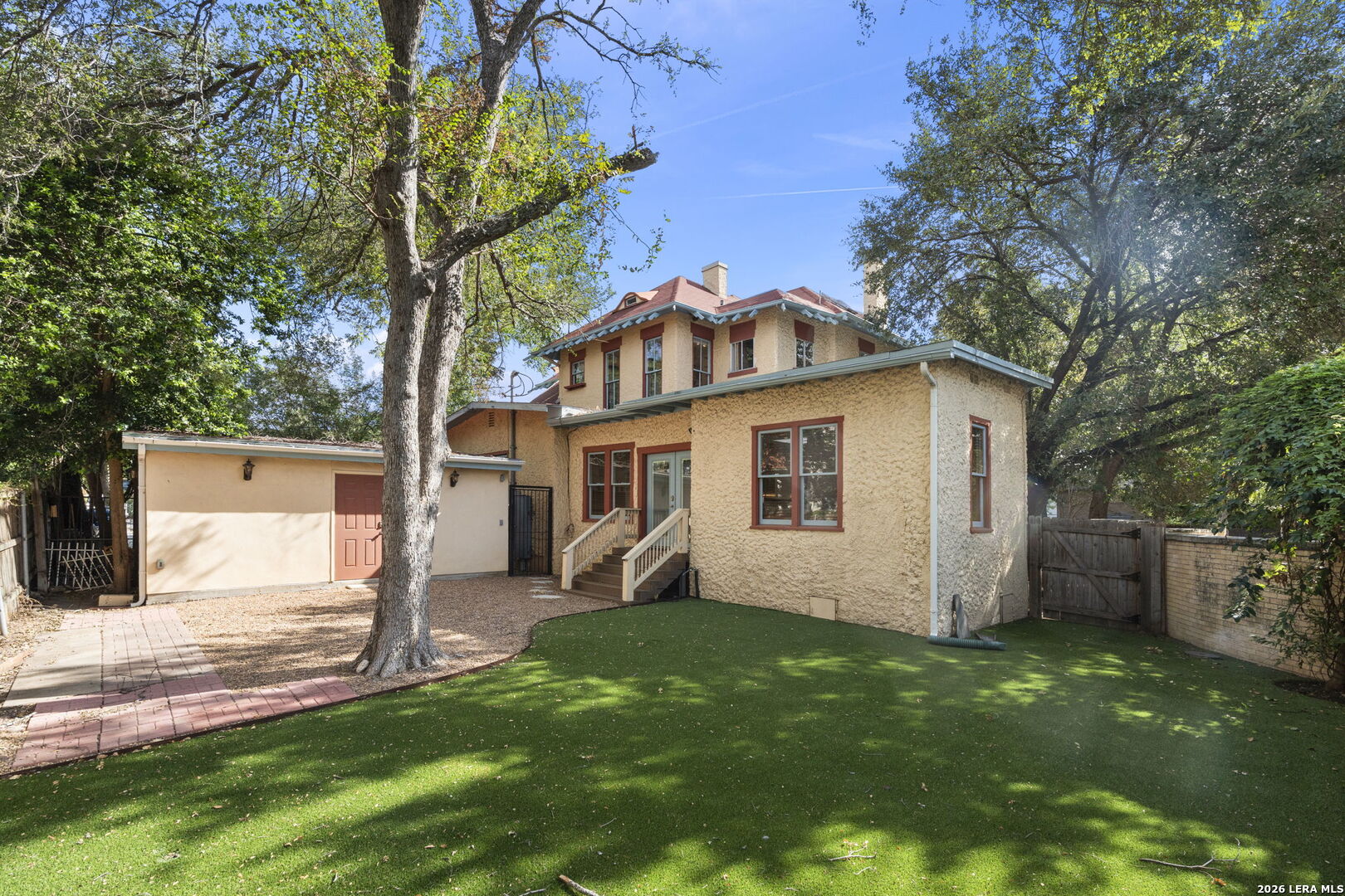 main property photo 40